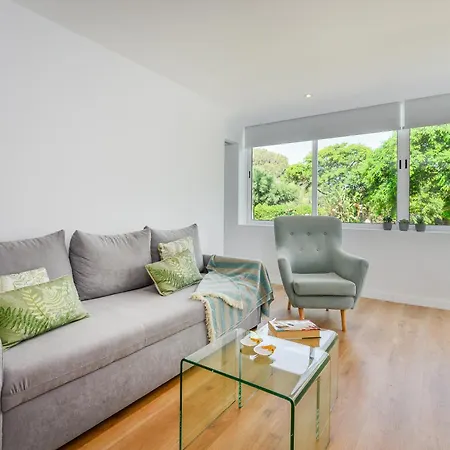 Golden Bay Apartment *