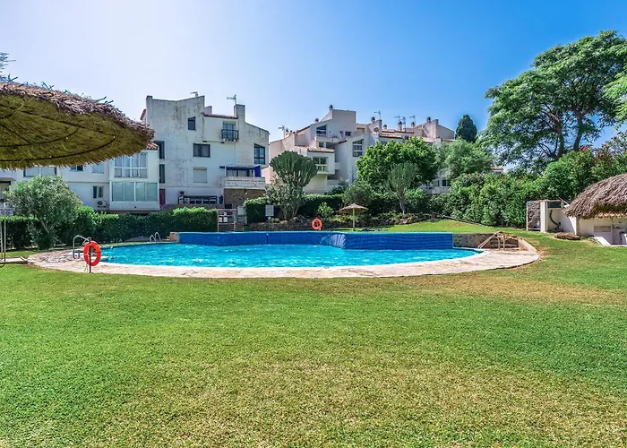 Golden Bay Apartment