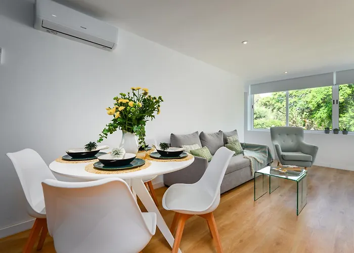 Golden Bay Apartment