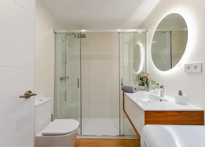 Golden Bay Apartment *